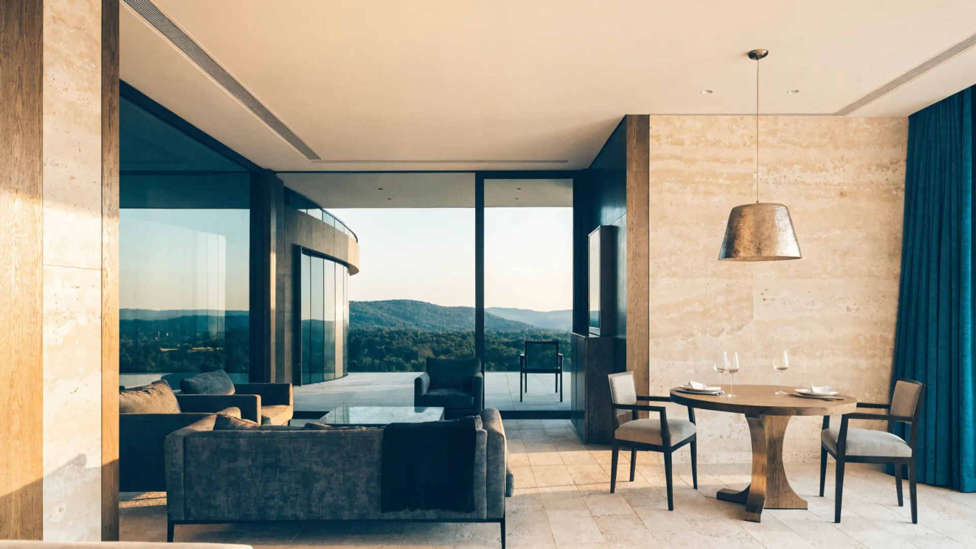 Grand Penthouse des fiktiven Hotels mit privatem Essbereich
